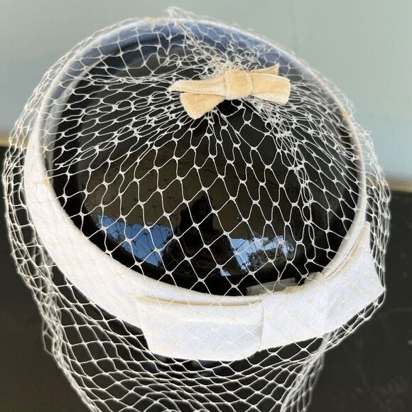 Vintage White Bow Veil Fascinator with Mesh Netting Birdcage Veil - Picture 6 of 7